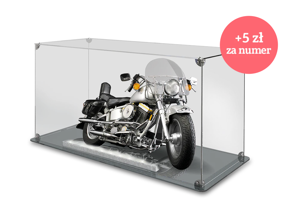 Obraz niebiesko-białego zabytkowego autobusu Jelcz 043 z przystankiem autobusowym na podstawce. Ikona na obrazie zawiera napis: „+5 zł za numer”.