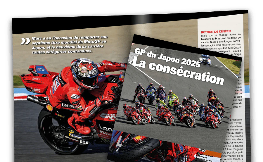 Image d’un magazine ouvert vue de loin.